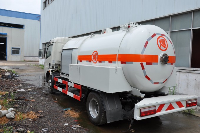 120HP Dongfeng 6cbm Gas Truck 3mt LPG Tank Truck 