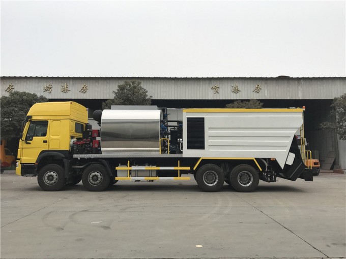 Sinotruck HOWO Asphalt Pavement Distributor Truck 