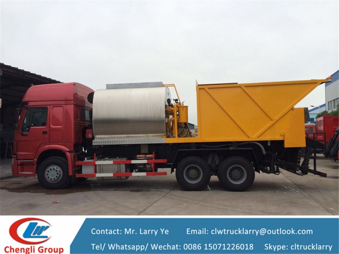 Sinotruck HOWO Asphalt Tank and Gravel Tank Synchronous Chip Sealer for Sale 