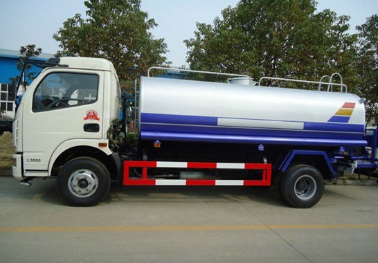 4X2 Dongfeng Duolika 7000L Watering Truck 
