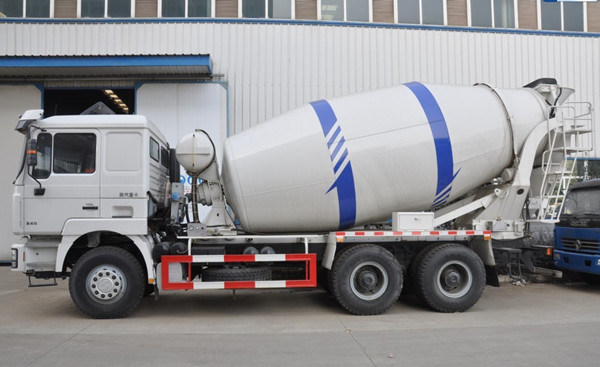 Ud for Nissan 6X4 Drive 9cbm Concrete Mixer Truck 