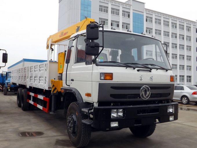 Dongfeng Chassis 5ton ~ 6ton Truck with Crane 