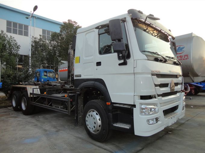 4-5 Cbm Dongfeng Hook Loader Lift Garbage Truck for Sale 