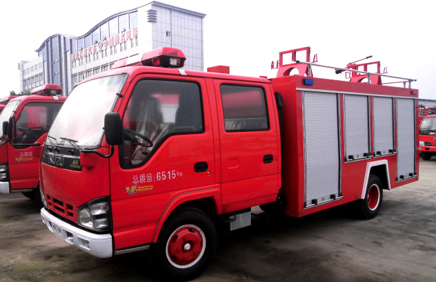 Isuzu 4X2 Water and Foam Tanker Fire Fighting Truck Fire Engine Images 1