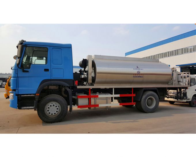 HOWO 14 Cbm China Asphalt Distributor Truck for Sales 
