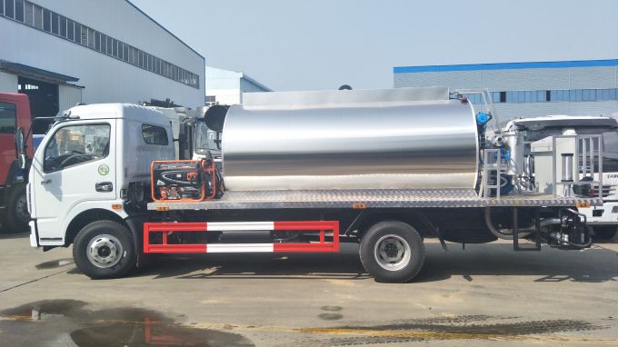 Dongfeng 3 Cbm Bitumen Sprinkler Truck for Sale 