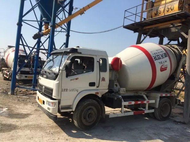 Sinotruk 8X4 16 Cubic Meters Concrete Mixer Truck Concrete Transport Truck 