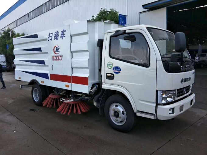 7500L Dongfeng Truck Mounted Street Sweeper for Sale 