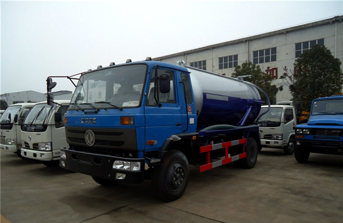 HOWO 4X2 Sewage Suction Truck Vacuum Truck Liquid Waste Disposal Truck for Hot Sale 