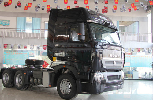 Sinotruck HOWO 6*4 Tractor Head 370HP Heavy Duty Tractor Truck Images 1