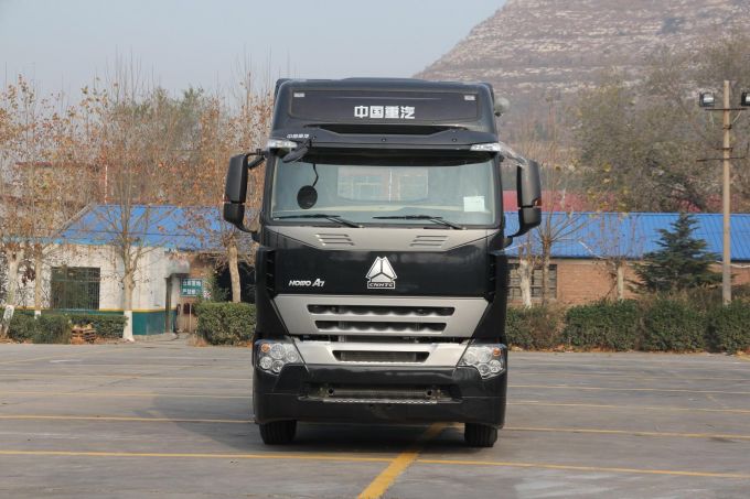 Sinotruk 2017 Year New Heavy Duty 10 Wheeler Tractor Truck with 420HP Images 1