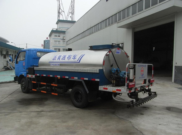 8 Ton Bitumen Sprayer Truck (CLW5318) Images 1