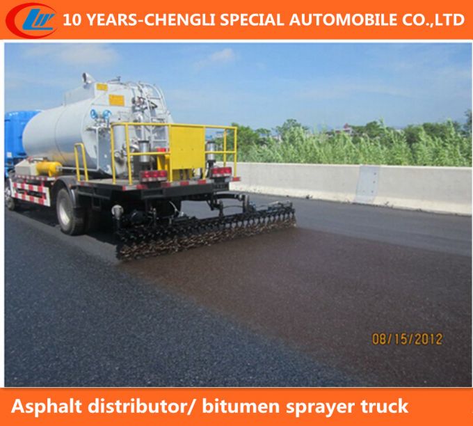 Asphalt Distributor/ Bitumen Sprayer Truck Images 1
