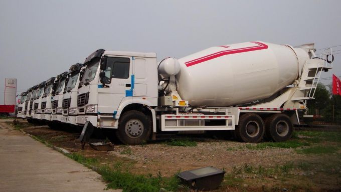Sinotruk HOWO 6X4 10m3 Concrete Mixer Truck 