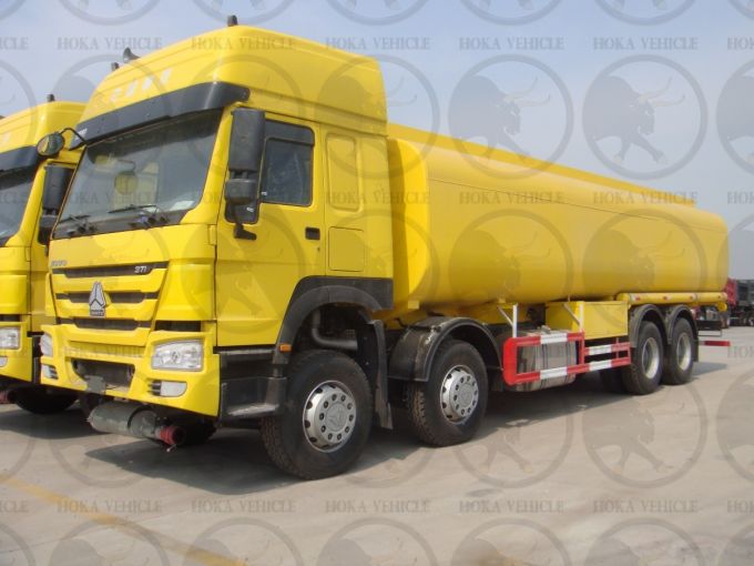 Sinotruk HOWO 28cbm Feul Tank Truck 