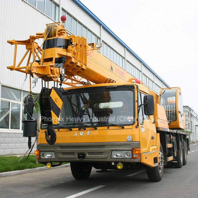 Low Price 16tons Hydraulic Mobile Truck Crane with Sinotruck Chassis Images 1