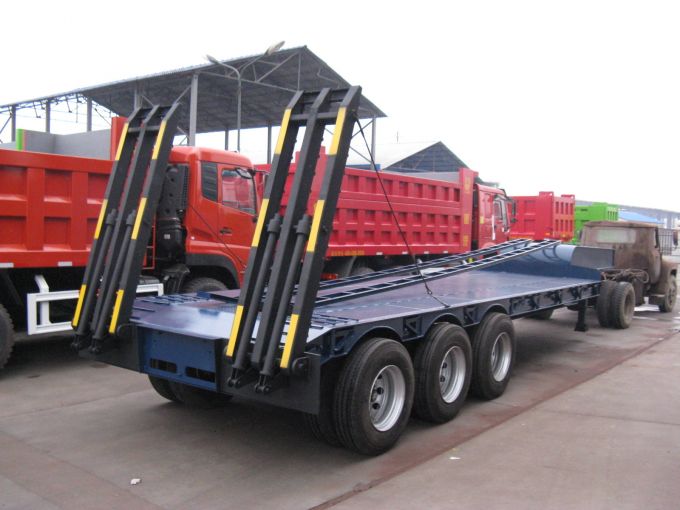 Sinotruk High Quality Low Bed Semi Trailer with Three Axle Trailer 