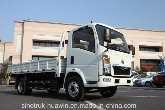 Sinotruk HOWO 4X2 Cargo Truck Van Truck Lorry Truck Light Truck Images 1