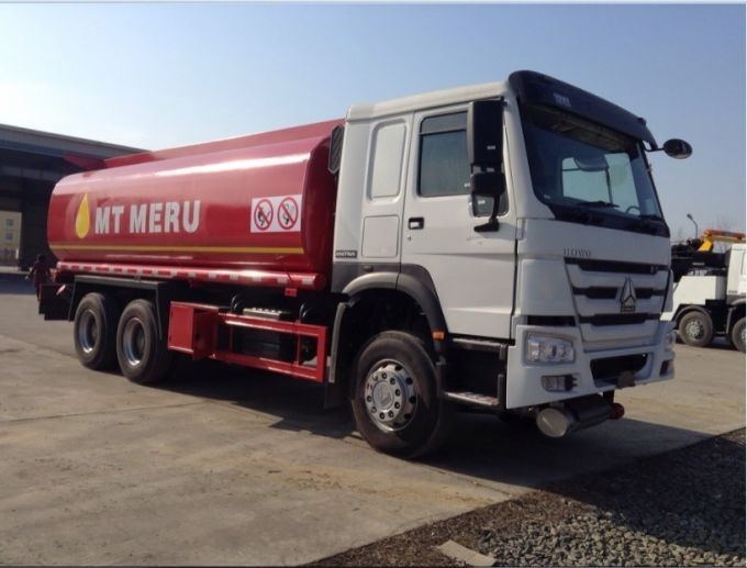 Sinotruk HOWO 6X4 25m3 Capacity HOWO Fuel/Oil Transport Tank/Tanker Truck 