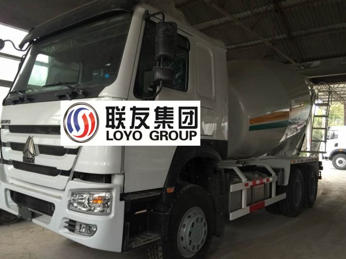 Hot Sell Sinotruk HOWO 10 12 Cubic Concrete Mixer Truck 
