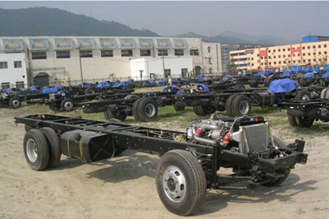 Dongfeng EQ6690ks3g Bus Chassis for 7.5m City Bus Images 1