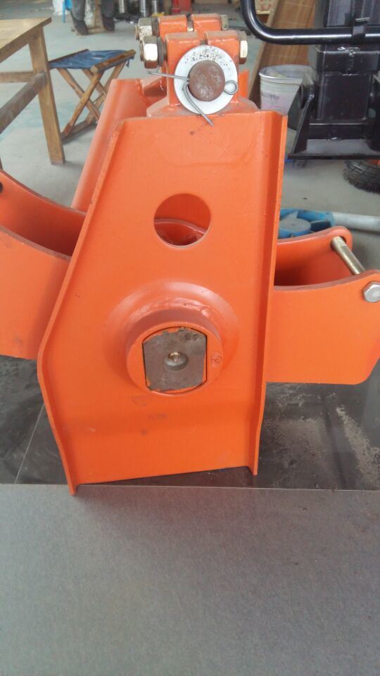 Middle Hanger for Leaf Spring Suspension Trailer Parts Images 1