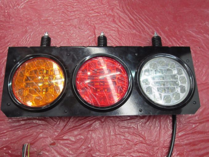 Cheap Price LED Tail Light for Truck Trailer Images 1