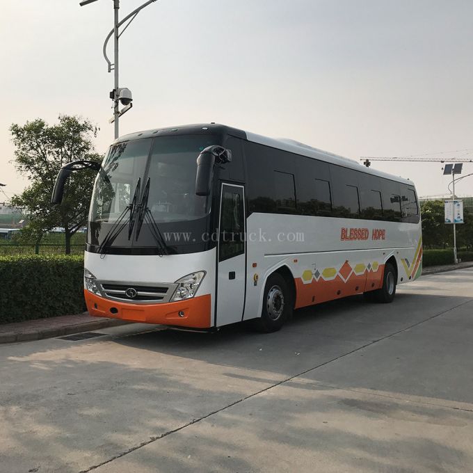 China 9.3m 40 41 42 43 44 45 46 Seats Long Distance New Luxury Travelling Travel Coach Bus for Sale 