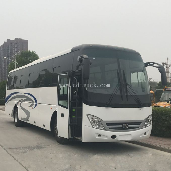 China 9.3m 40 41 42 43 44 45 46 Seats Long Distance New Luxury HOWO Travelling Travel Coach Bus Manu 