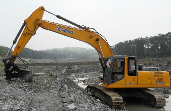 XCMG Excavator XE260C with 26t Operating Weight 