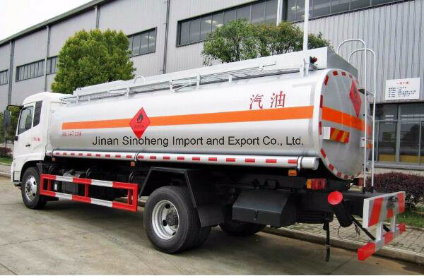 New Sinotruk HOWO 6X4 Heavy Duty Oil Tank Truck 20000L Images 1
