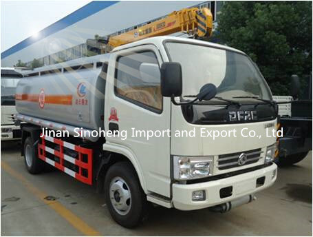 Dongfeng 95HP 4X2 Type Oil Tanker Model 4000-5000 Liter Images 1