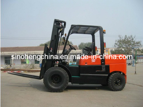 5 Tons Forklift Truck with Diesel Engine Images 1