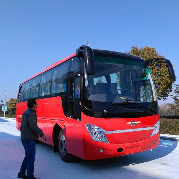 Low Price 9m Passenger Bus with 40 Seats 