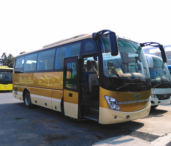 High Quality 9m 43 Seats Tourist Bus in Sales Promotion 