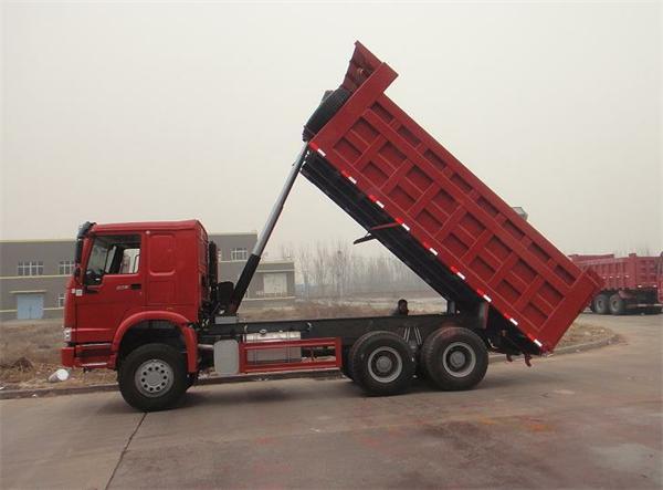 HOWO 6X4 Left Drive Dump Truck with Euro2 Engine (ZZ3257N3647A) Images 1
