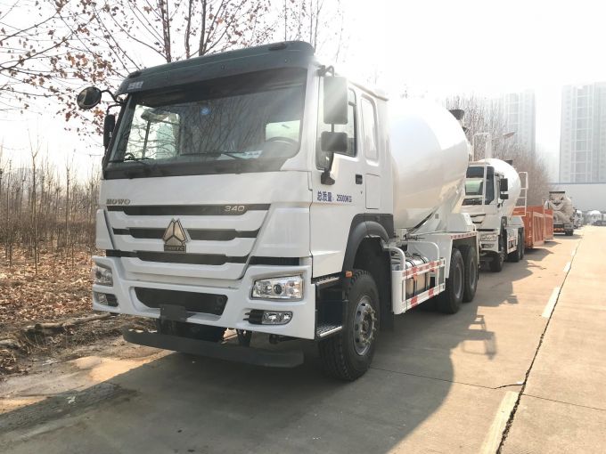 Sinotruk HOWO EU-4 340PS 10m3 Mixer Truck 