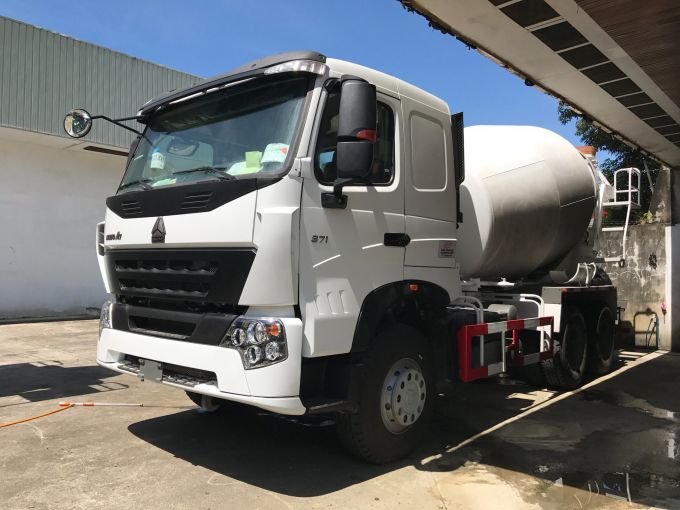 Sinotruk A7 EU-5 380PS 10cbm Mixer Truck Images 1