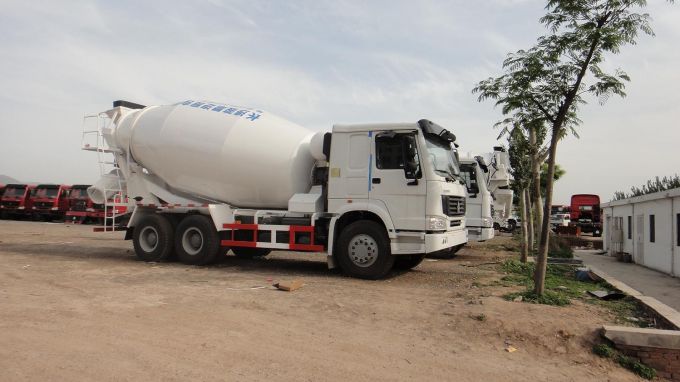 HOWO 6*4 Emission II Standard Cab Mixer Tractor (ZZ1257M3241) Images 1