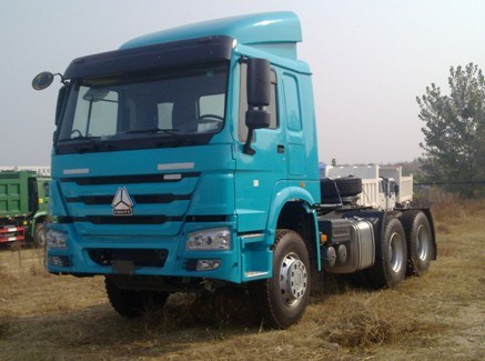 Sinotruk HOWO 6X4 12 Wheels Tractor Head Trcuk (ZZ4257S3241W) Images 1