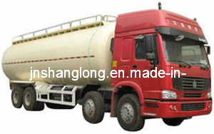 Sinotruk HOWO Large Capacity Oil Tank Truck Images 1