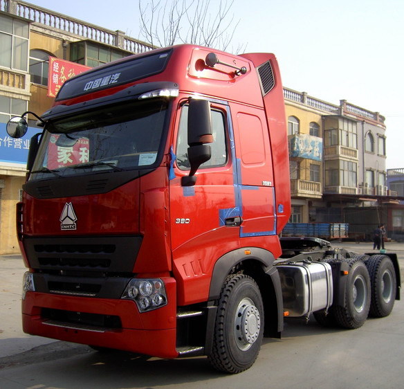 Sinotruk HOWO A7 6x4 380HP Tractor Truck Images 1