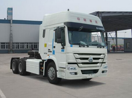 HOWO CNG Tractor Head Truck/ Prime Mover Images 1
