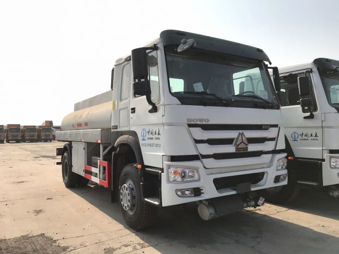 Sinotruk HOWO 6X4 10m3 Oil Refueling Tanks 