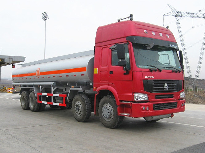 HOWO Oil Tank Truck Oil Transportation Truck Images 1
