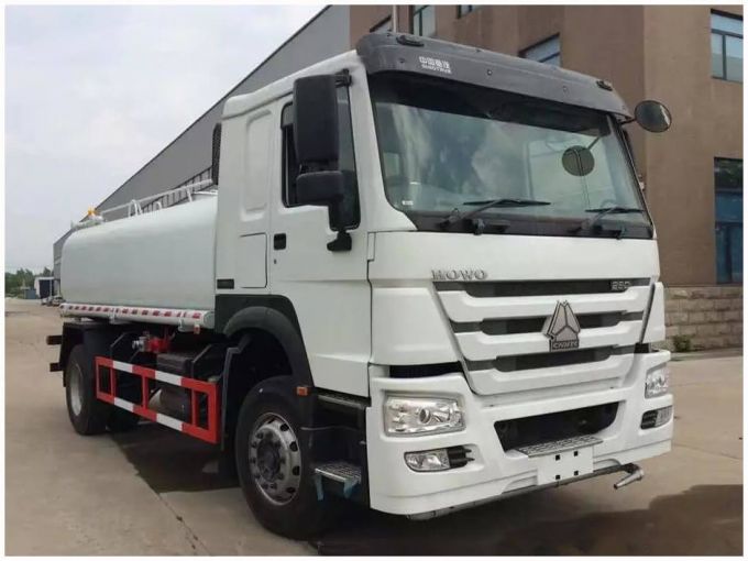 HOWO 4X2 Water Tank Truck Images 1
