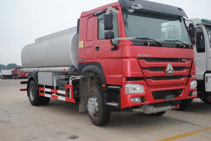 Hot-Sale HOWO 4X2 EU-2 266PS 10m3 Speinkler Truck Images 1
