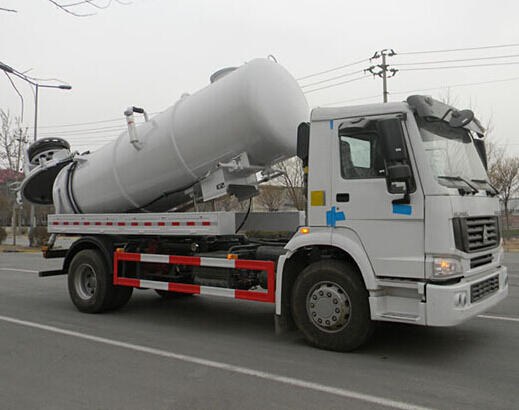 HOWO 4X2 Sewage Suction Truck Images 1
