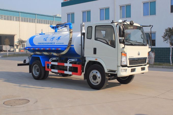 Sinotruk HOWO 4X2 Sewage Suction Truck Hot Sales Images 1