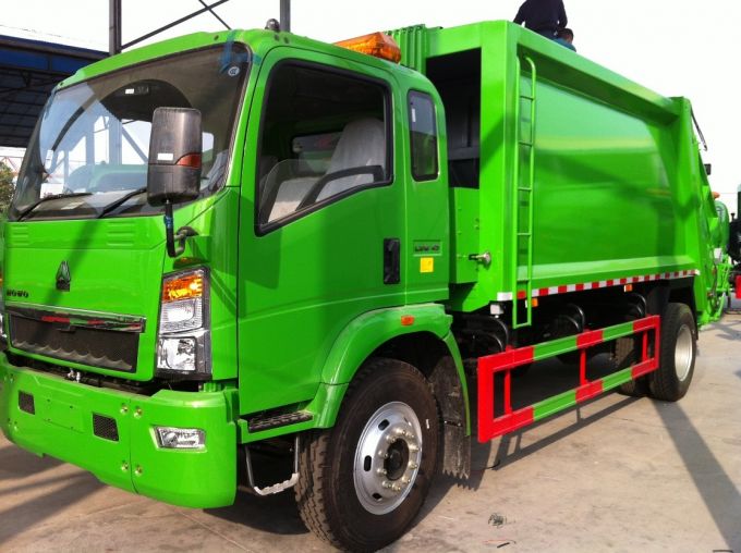 HOWO 4X2 Light Truck 4m3 Garbage Compactor 